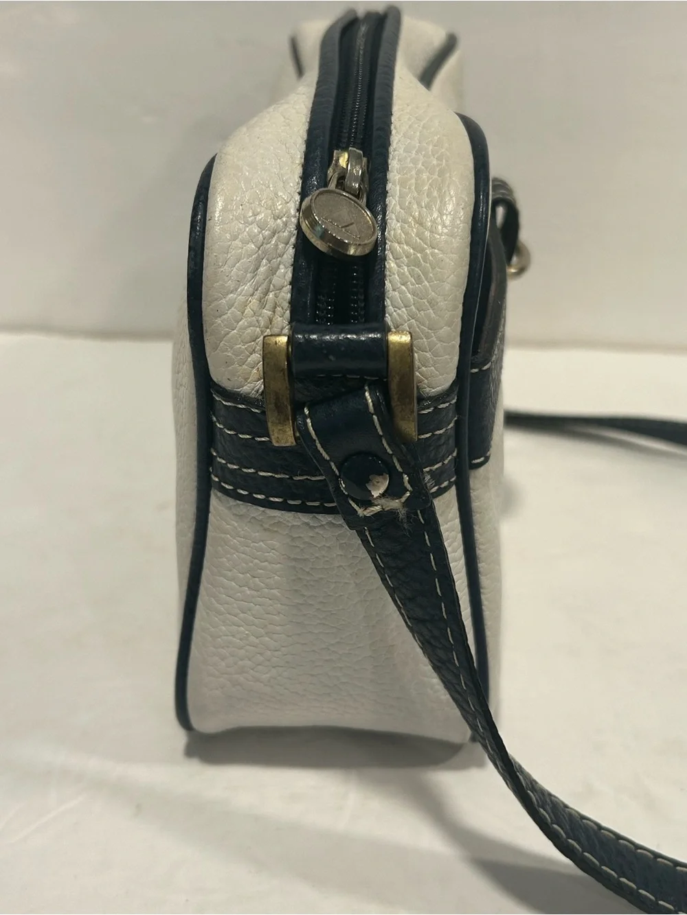 Vintage Liz Claiborne Navy White Pebbled Leather Camera Crossbody Bag Purse 80s